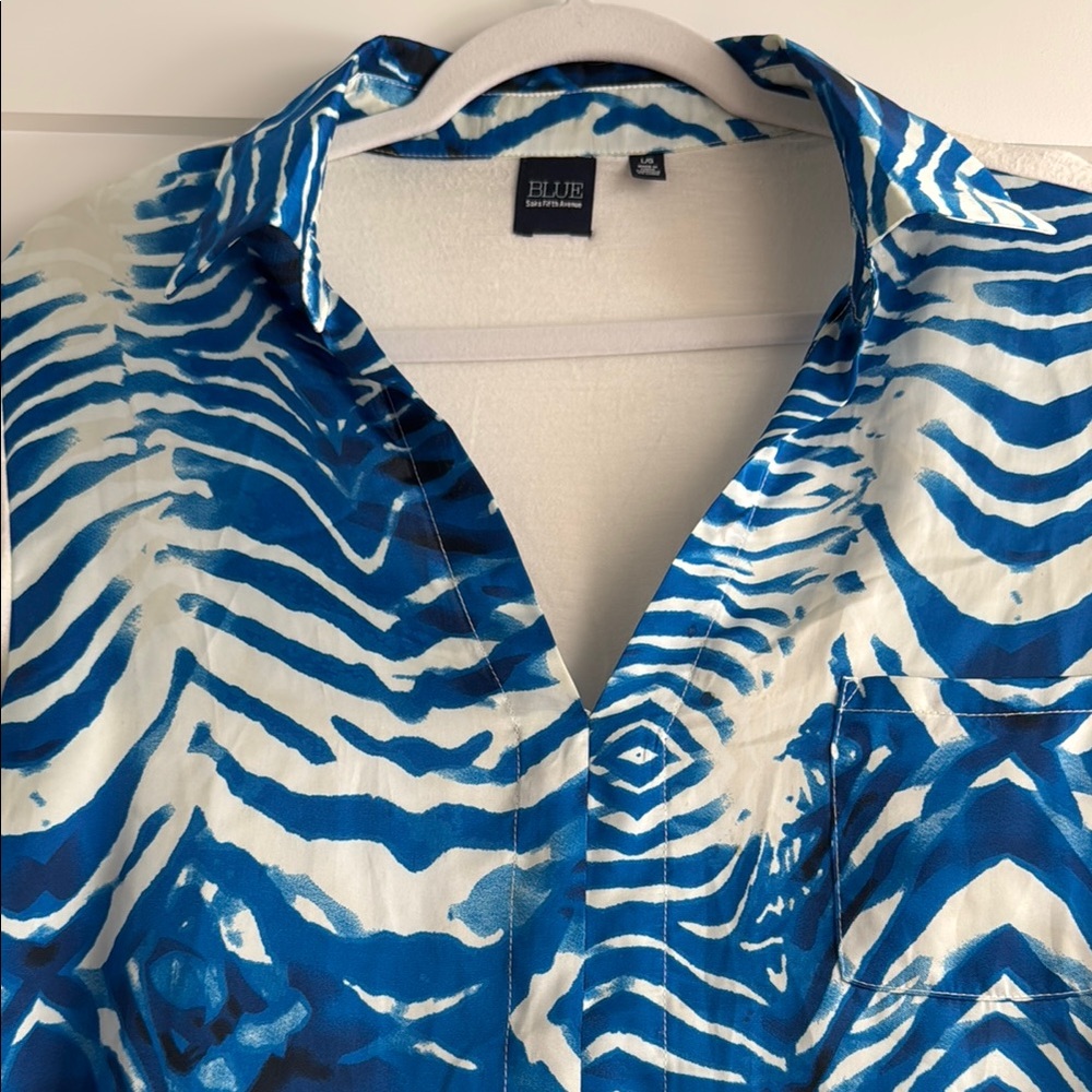Saks Fifth Avenue BLUE. Asymmetrical V Neck shirt . - Picture 3 of 7